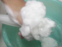 ホワイト塩チョコレート石鹸の泡立ち